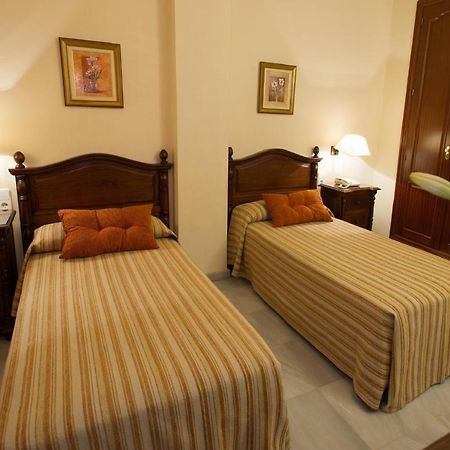 Hotel Gran Avenida Coria del Río Eksteriør billede