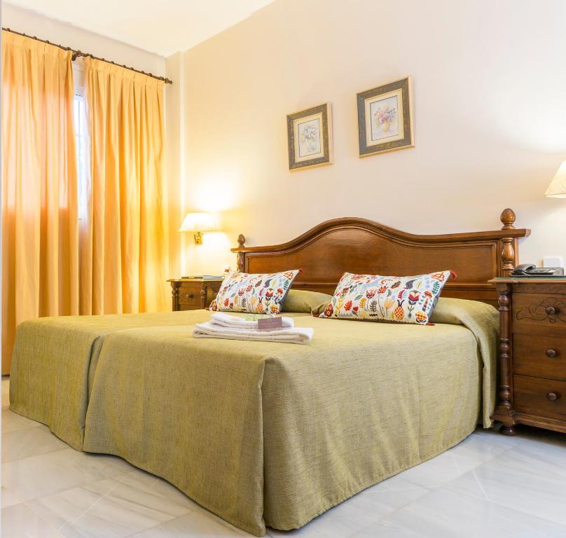 Hotel Gran Avenida Coria del Río Eksteriør billede