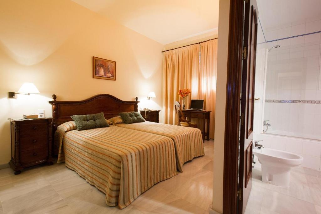 Hotel Gran Avenida Coria del Río Eksteriør billede