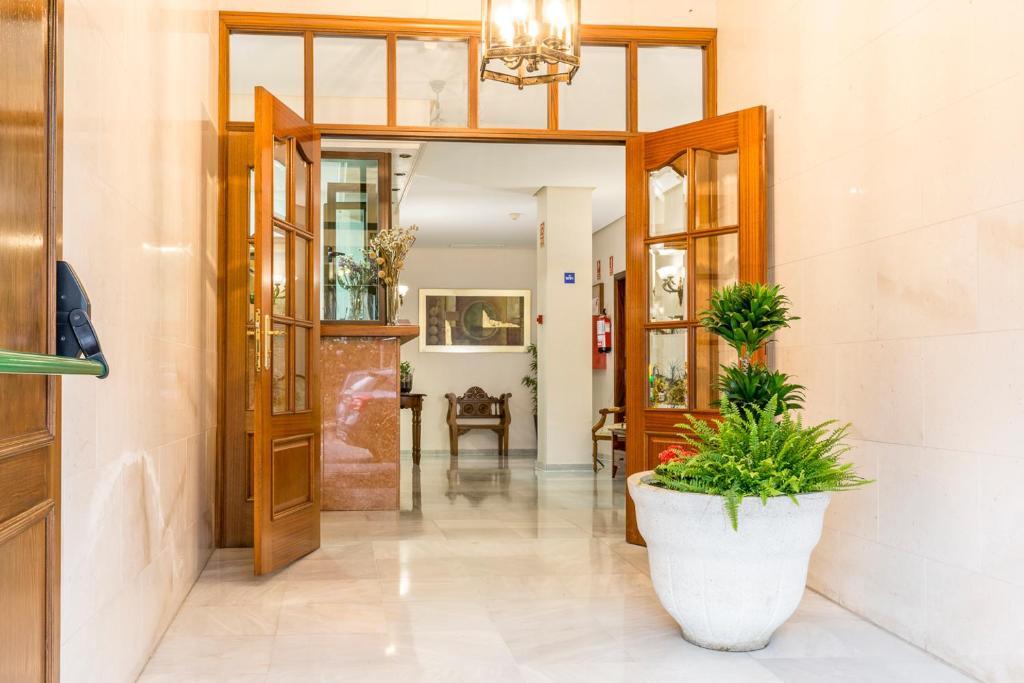 Hotel Gran Avenida Coria del Río Eksteriør billede