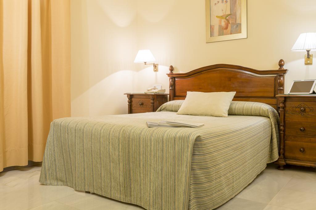Hotel Gran Avenida Coria del Río Eksteriør billede