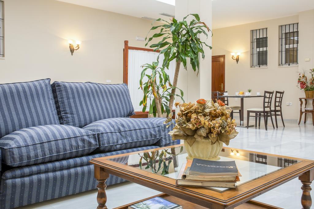 Hotel Gran Avenida Coria del Río Eksteriør billede