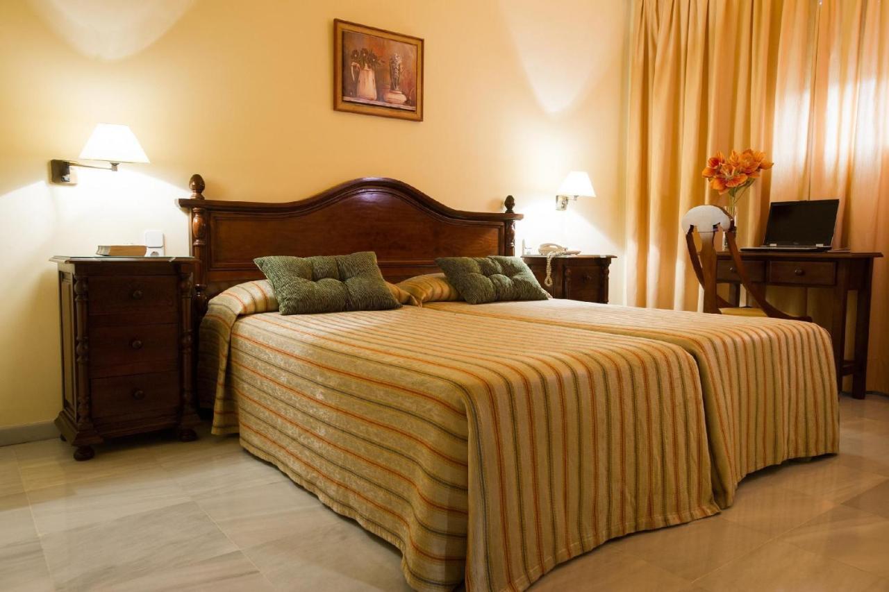 Hotel Gran Avenida Coria del Río Eksteriør billede